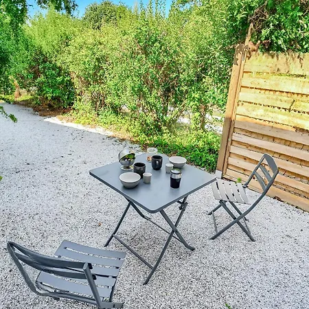 Calme Jardin & Parking Prox Royan 2 Apartment *